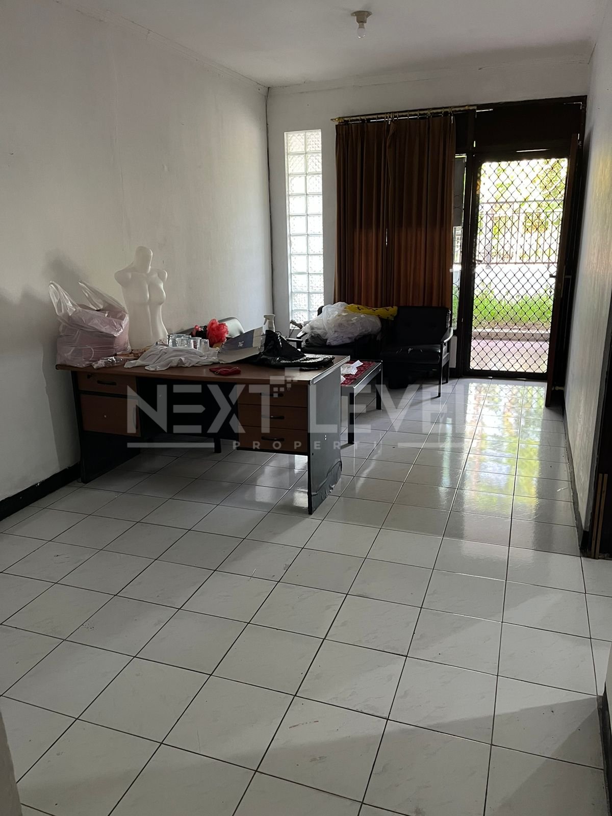 Dijual rumah harga tanah di Taman Darmo indah Barat