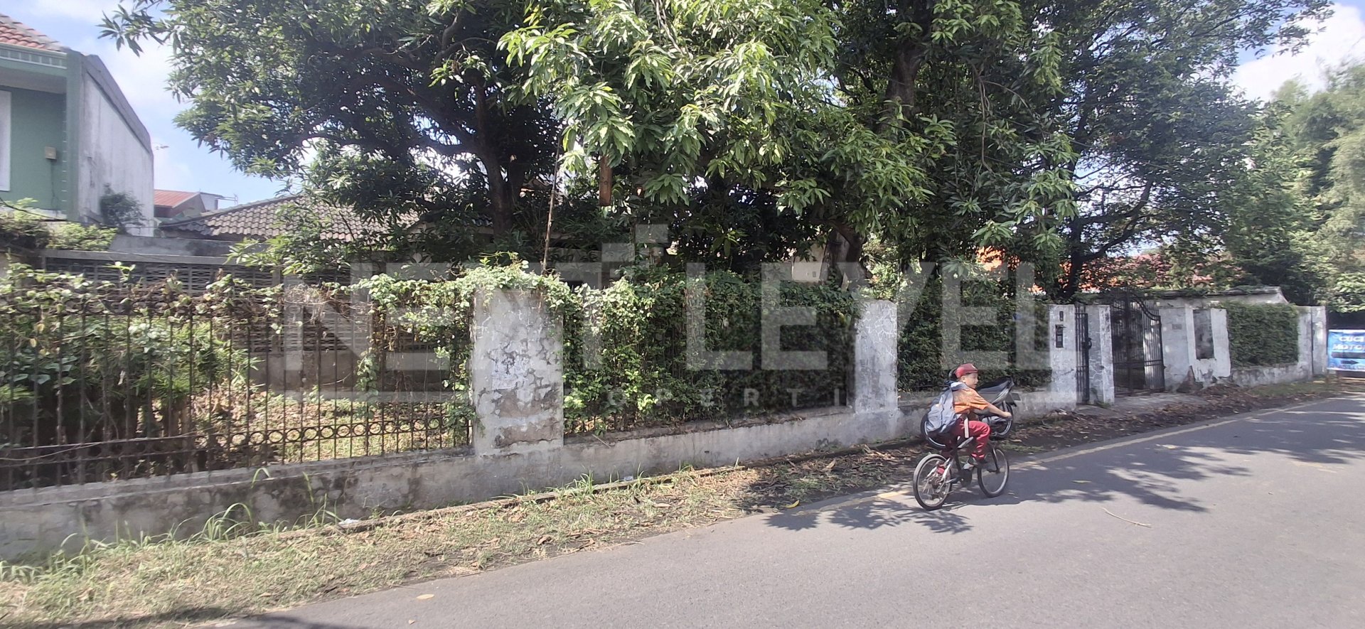 Dijual Rumah Hitung Tanah di Gayungsari dekat Telkomsel Surabaya Selatan