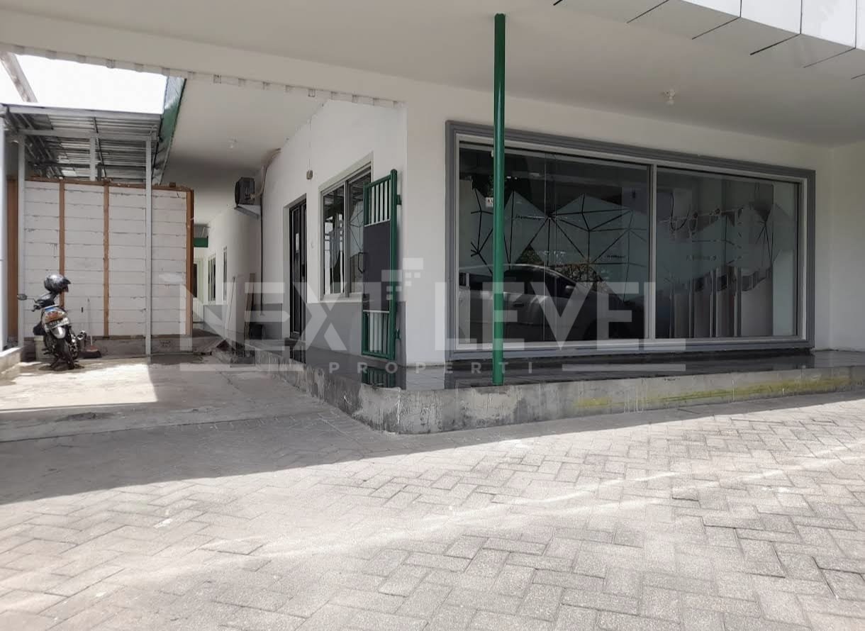 Dijual rumah / komersil space di raya kartini