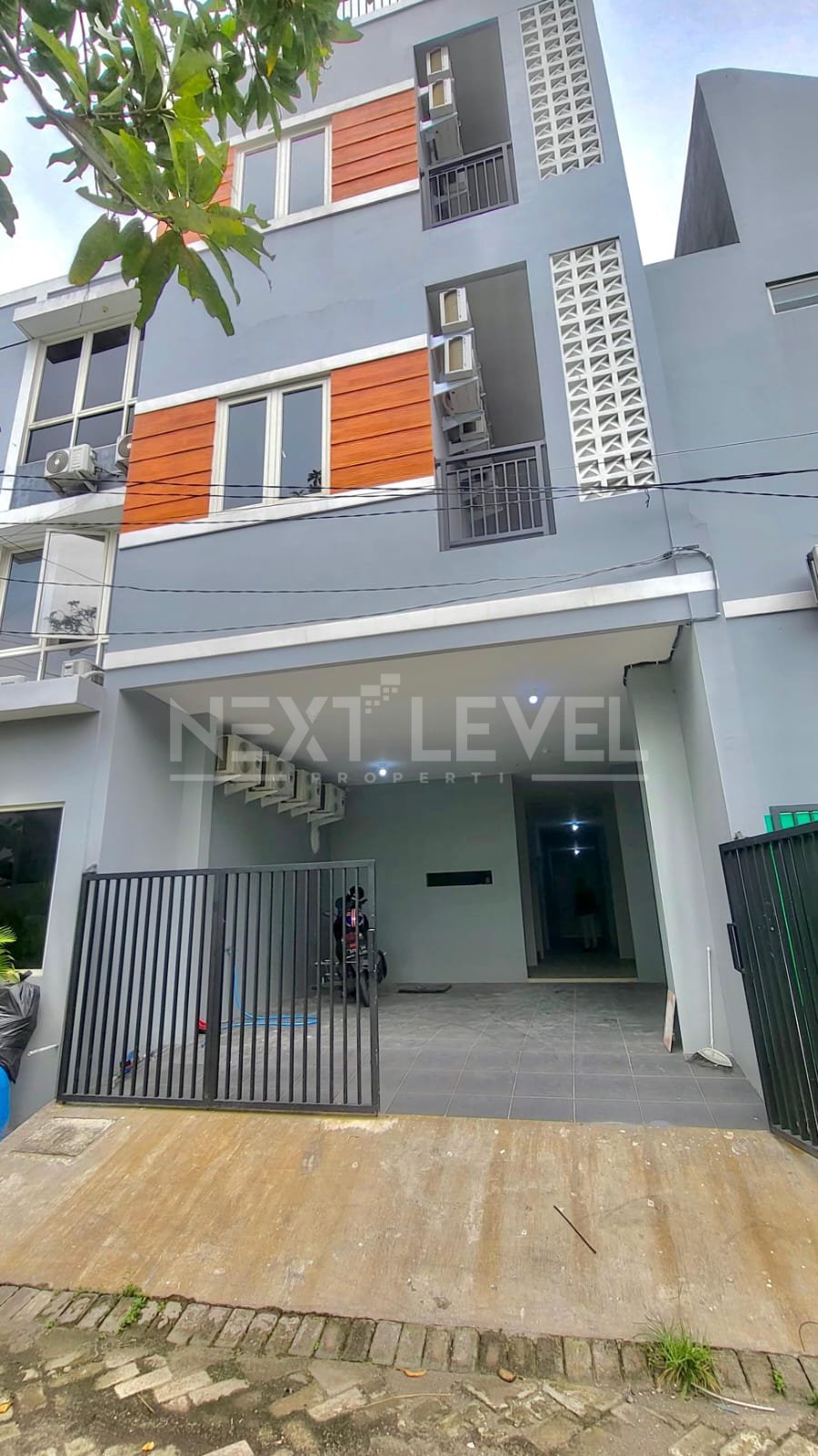 PREMIUM COMMERCIAL LISTING – RUMAH KOST BRAND NEW (KUTISARI, SURABAYA)