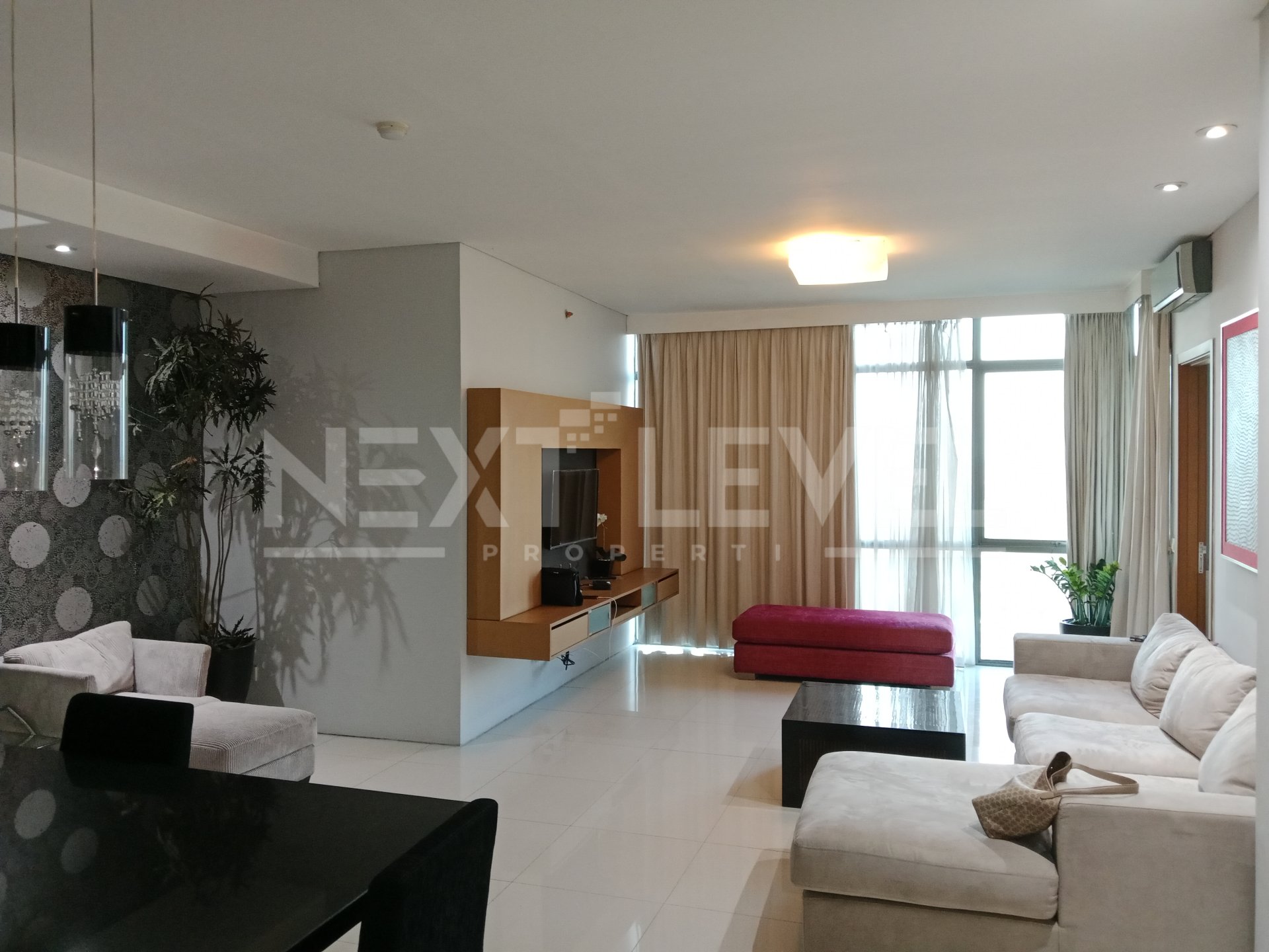 DISEWAKAN Condominium 3BR Type Khusus Luas 152m2 Full Furnish Mewah