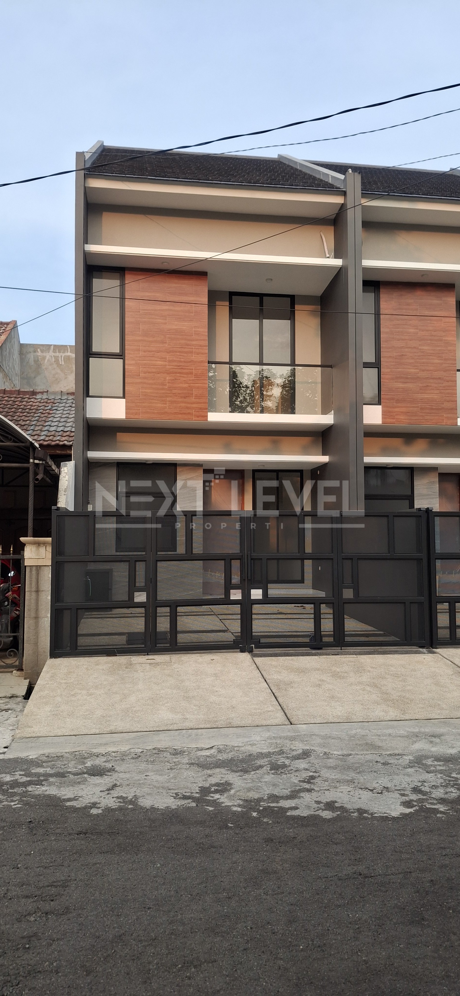 RUMAH MUNGIL BERKUALITAS Baruk Utara, dekat Merr, Kampus Stikom dan Perbanas, 