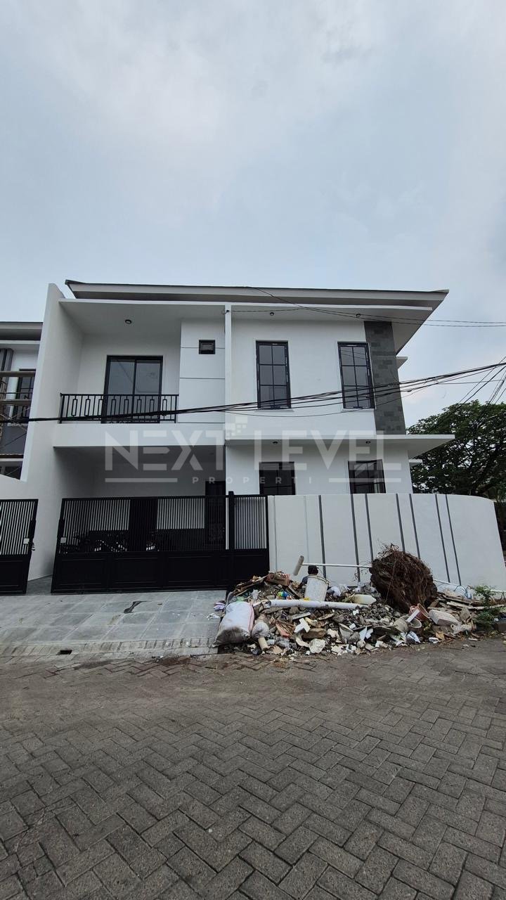 Dijual Rumah New Gres Minimalis di Boulevard Jalan Kembar di Araya Surabaya Timur