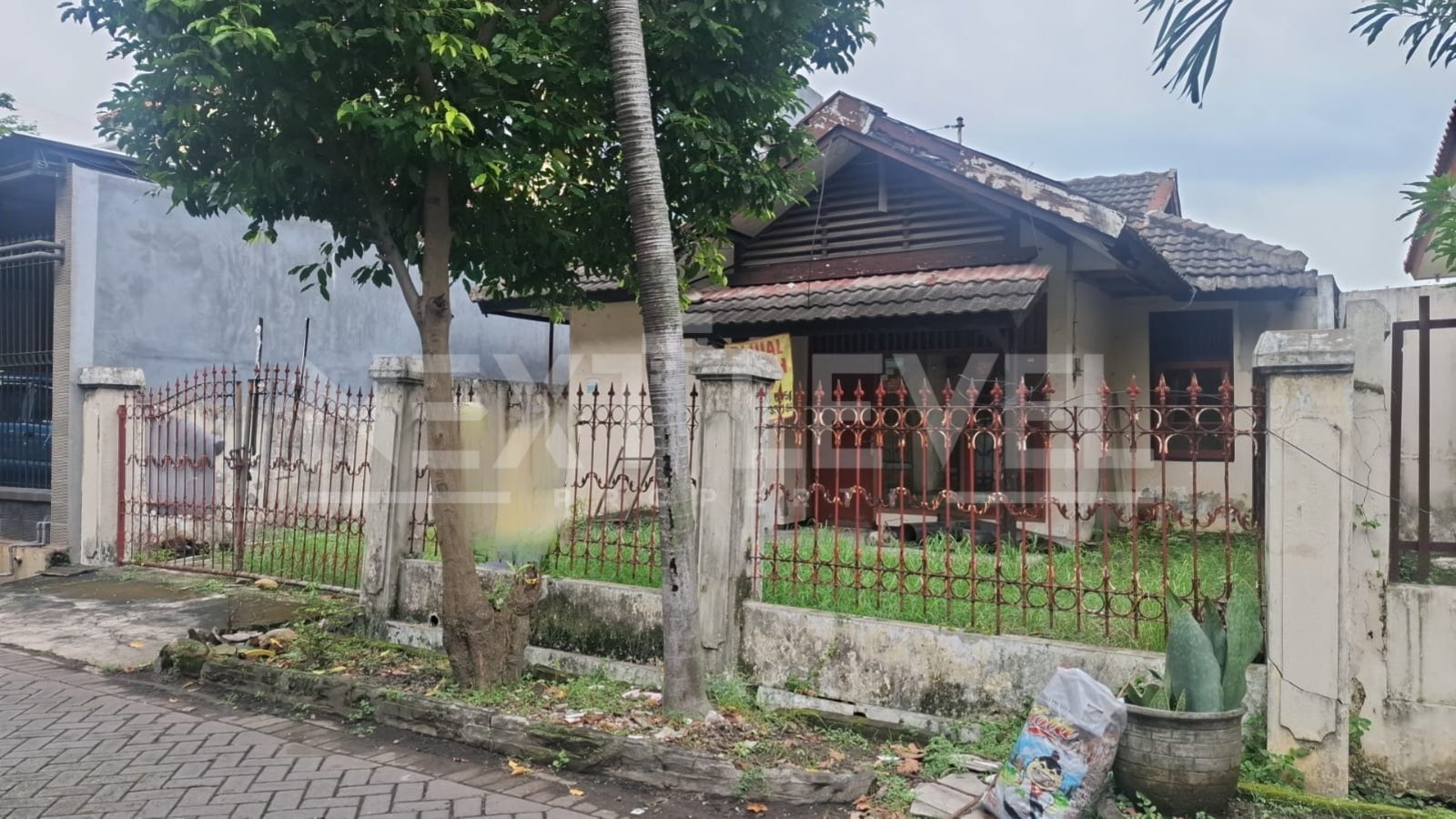 Dijual rumah second di Cipta Menanggal