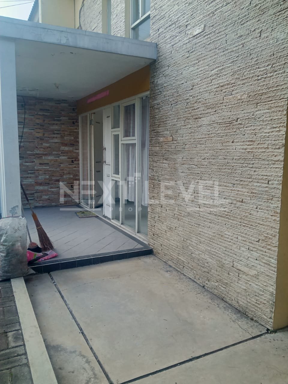 Rumah Harga hemat & SEMI FURNISHED di PURI SURYA JAYA 