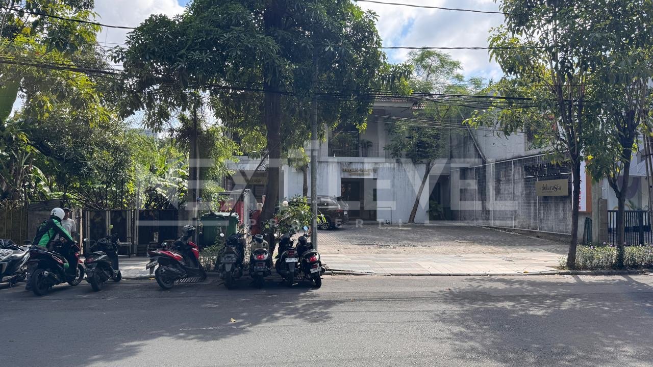 Di sewakan rumah usaha di jl dharmahusada 