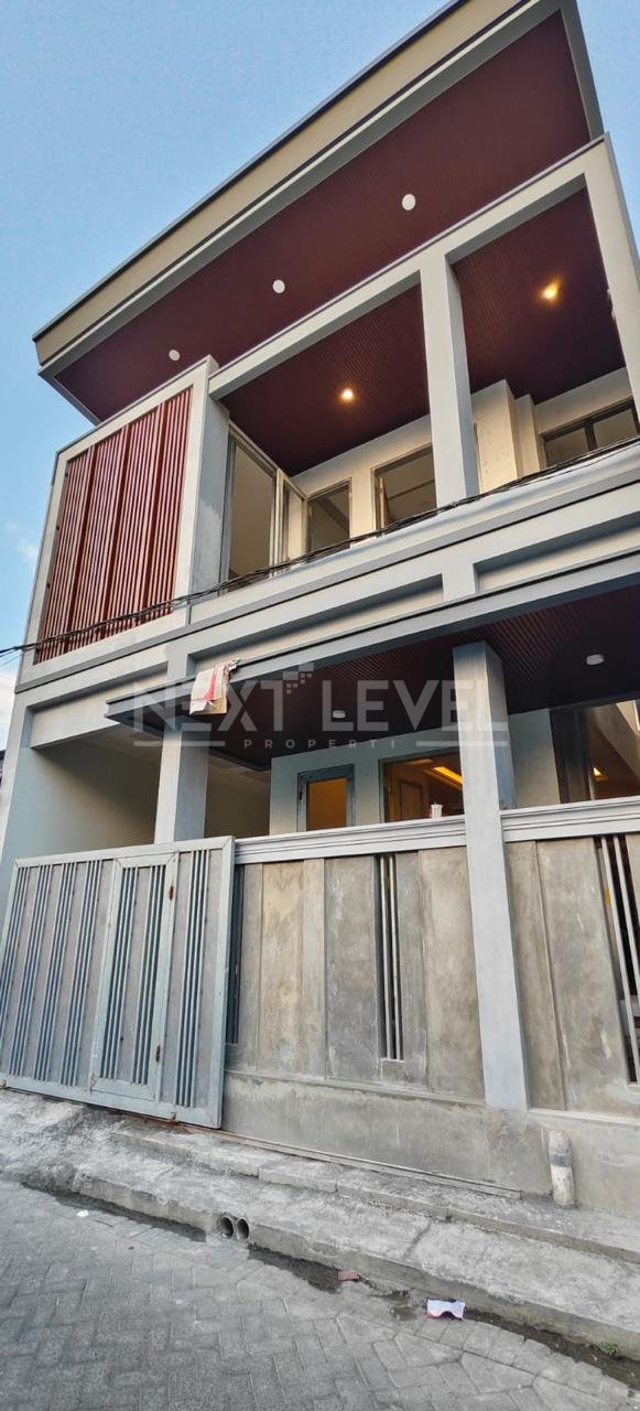 Rumah Baru Gress 2 Lantai Manukan Indah — Row 2 Mobil