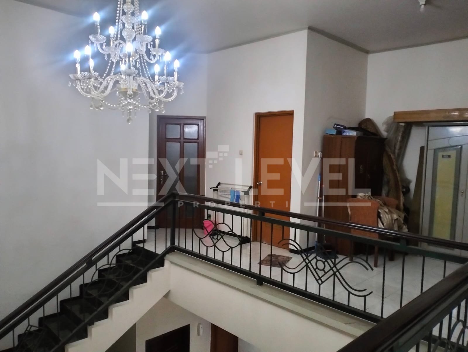 Dijual.cepat rumah 2 lantai siap.huni di taman pondok indah Wiyung Surabaya barat