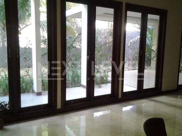 Disewakan Rumah Impian di Imperial Golf: Udara Segar & Ketenangan Menanti