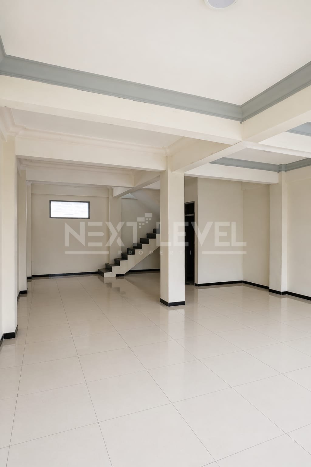 RUKO MODERN DI JALAN RAYA MANUKAN
