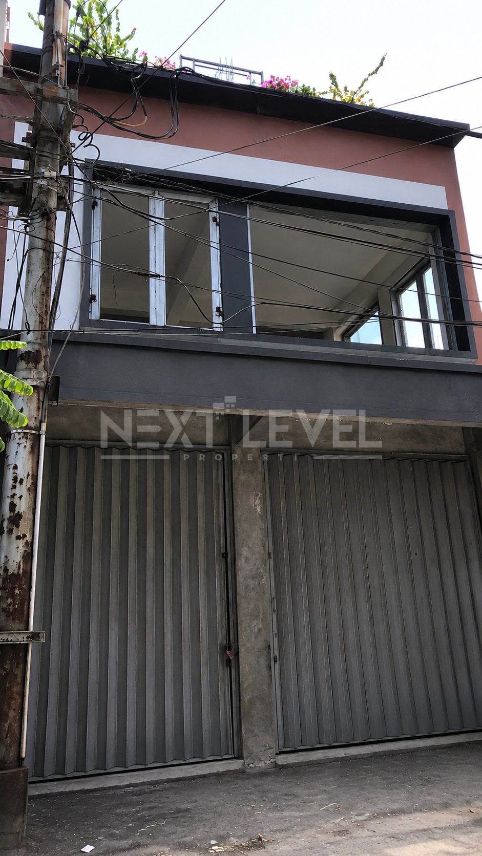 RUKO MODERN DI JALAN RAYA MANUKAN