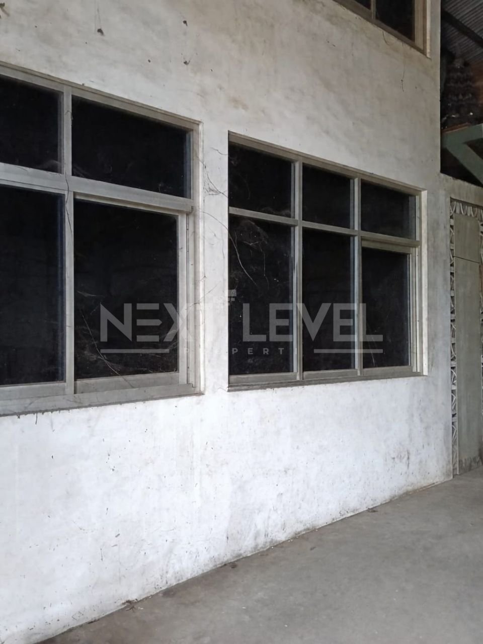 Dijual Gudang Margomulyo Permai Strategis Siap Pakai