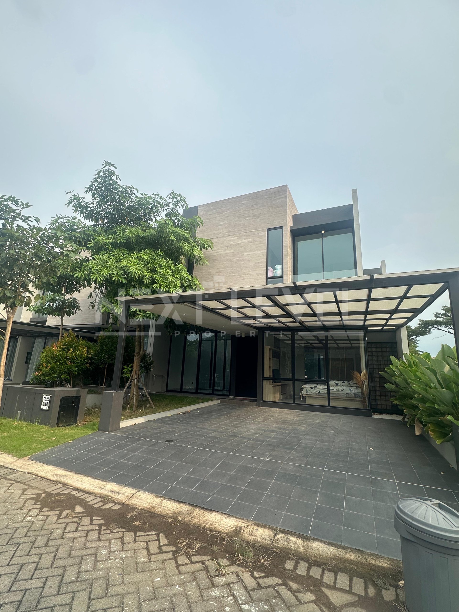 Jual / Sewa Rumah Pelican Hill Citraland with pool
