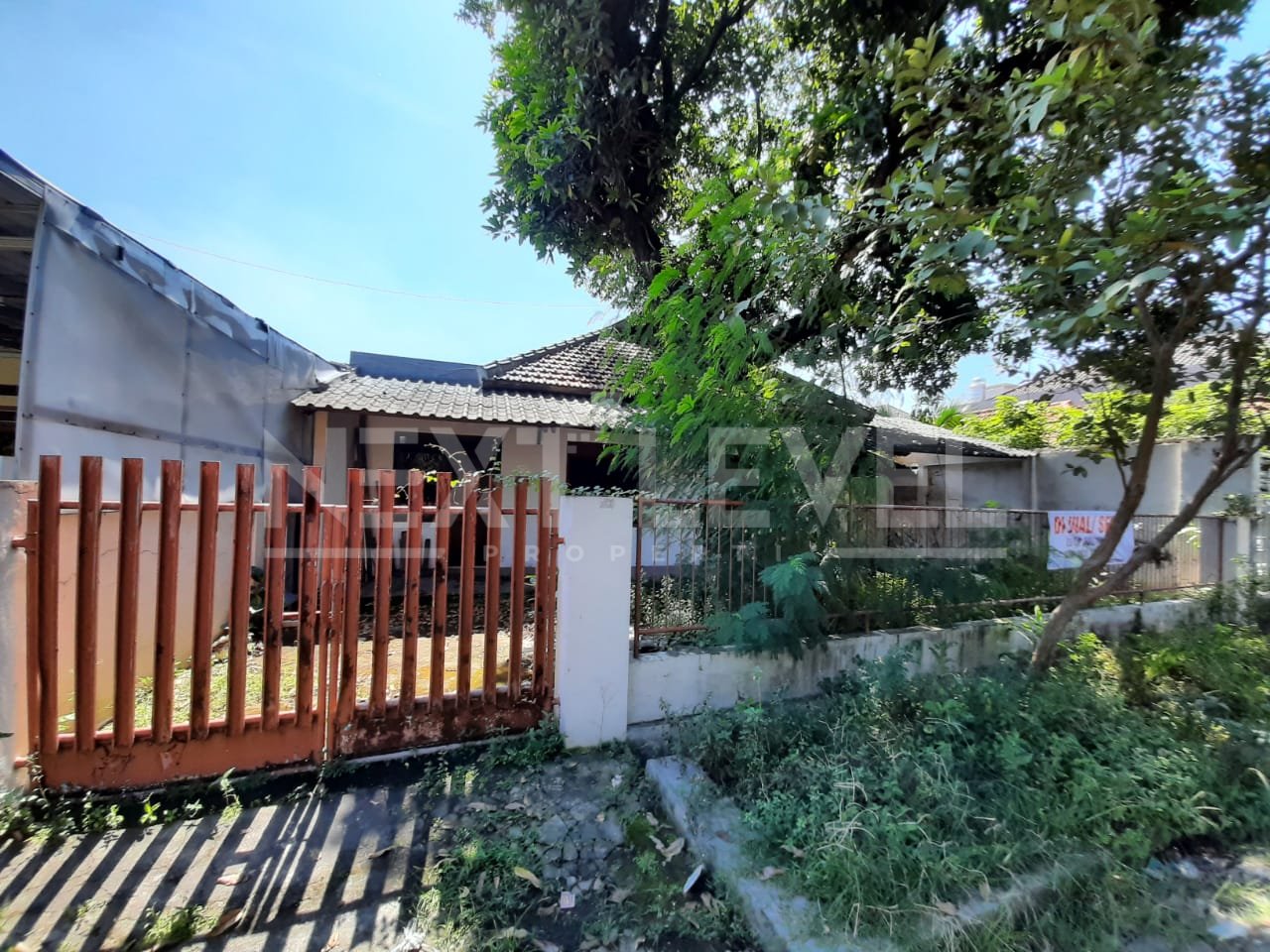 Dijual rumah hitung tanah di Kutisari Surabaya timur