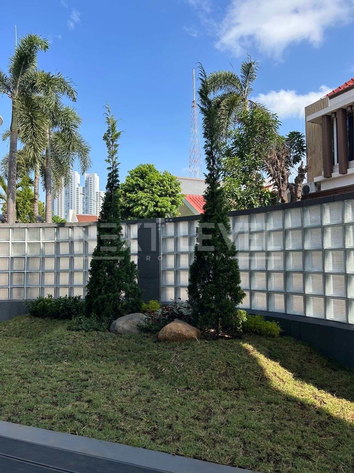 Rumah Villa Valensia Hook Mewah 2 lantai