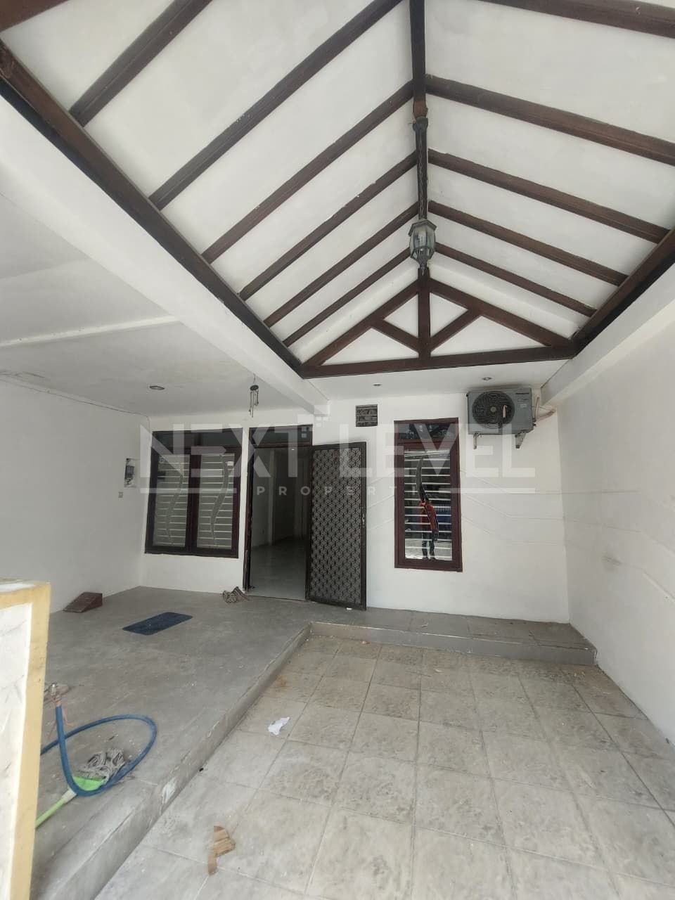 Dijual Rumah Babatan Pratama Wiyung Minimalis Strategis Siap Huni