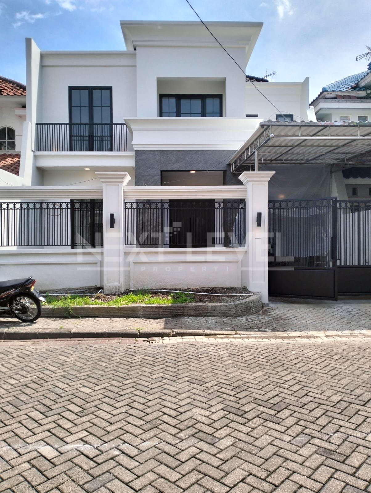 RUMAH BARU MODERN CLASSIC DIAN ISTANA SURABAYA