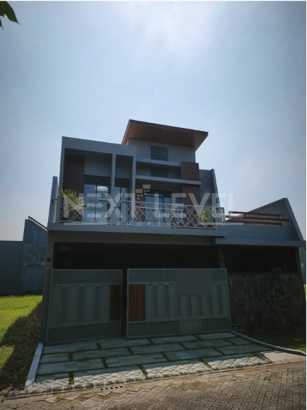 Rumah Mewah Modern Baru di Kawasan Elite Araya Malang.NLMLG00037