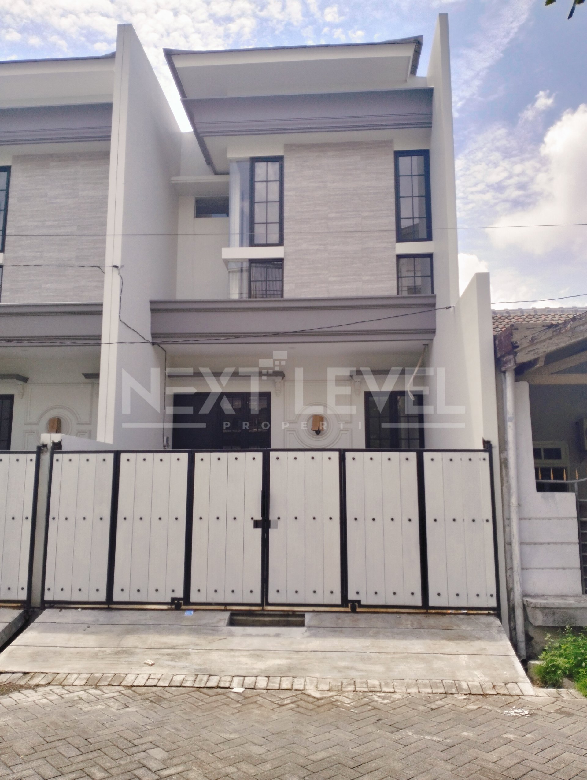 Jual rumah baru 2 lantai di Taman Pondok Indah (TPI) Wiyung