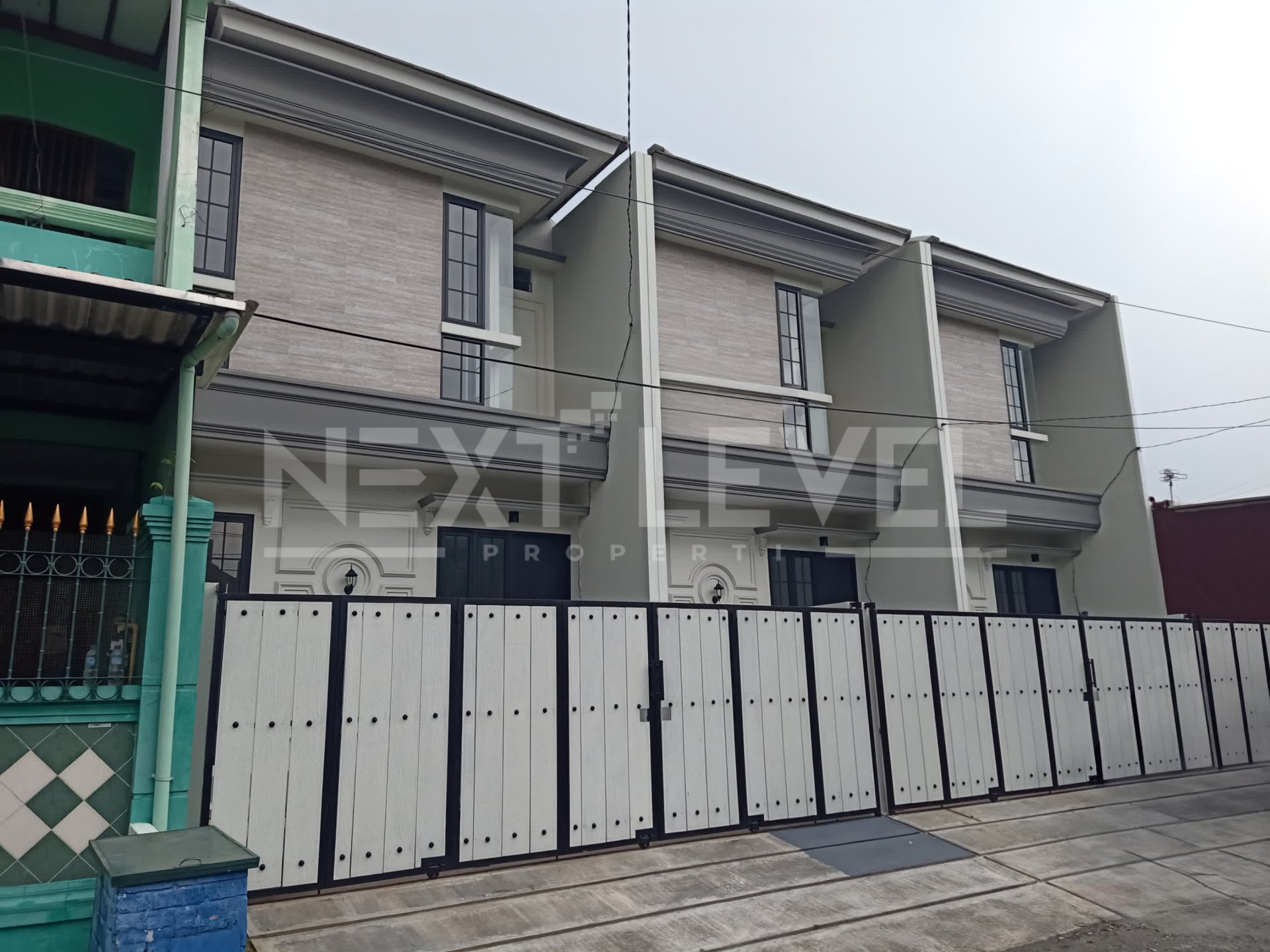 Dijual rumah 2 lantai di daerah Rungkut/MERR