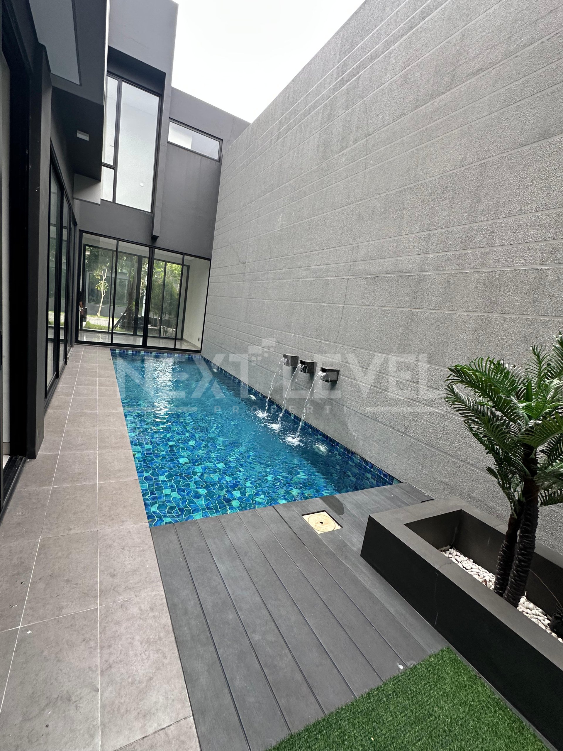 Rumah Citraland Surabaya Furnish & Kolam Renang