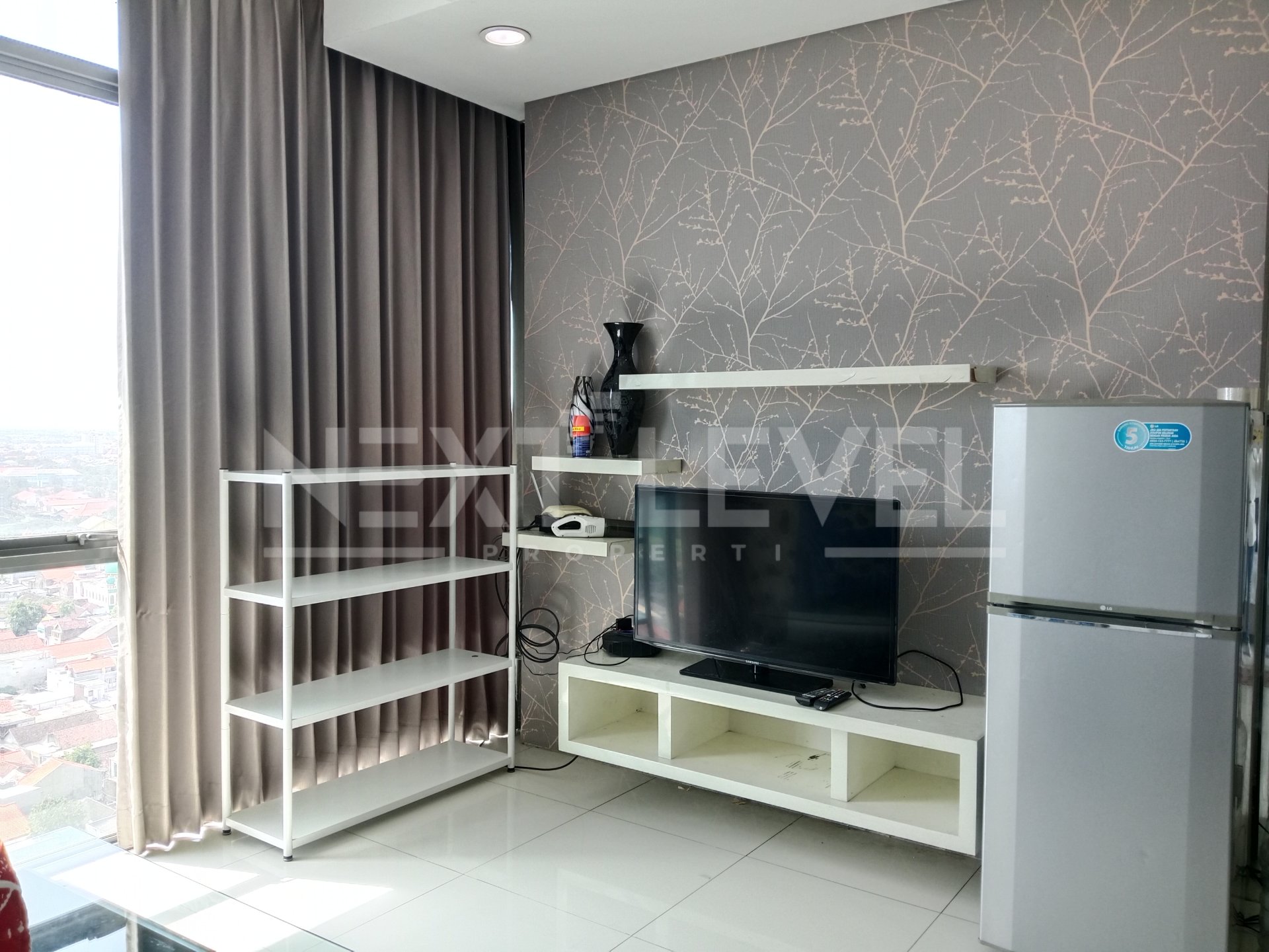 DISEWAKAN Condominium 1BR Full Furnish meja full marmer 43m2