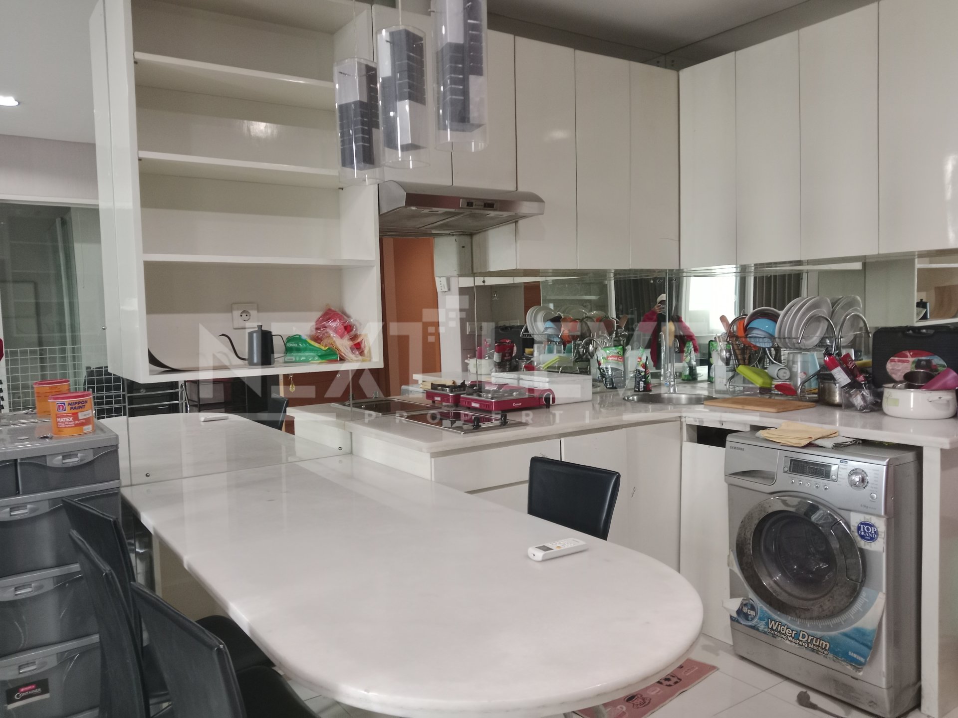 DISEWAKAN Condominium 1BR Full Furnish meja full marmer 43m2
