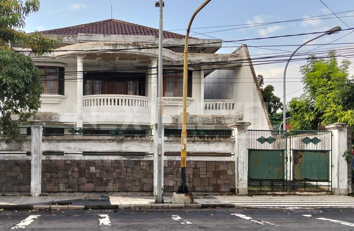 Dijual RUMAH Mewah jl Raya Margorejo Surabaya