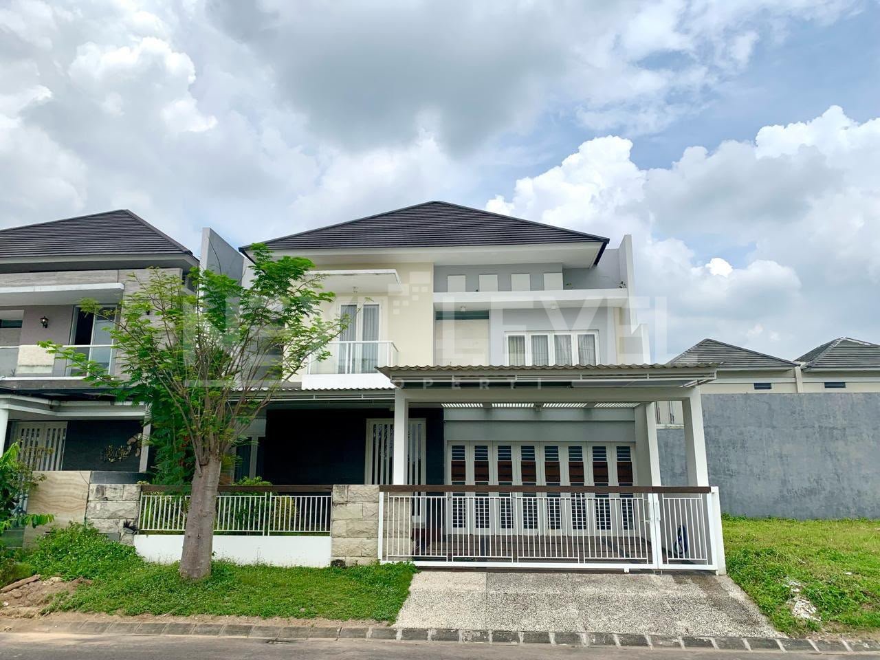 Royal Residence Full Furnish Depan Danau