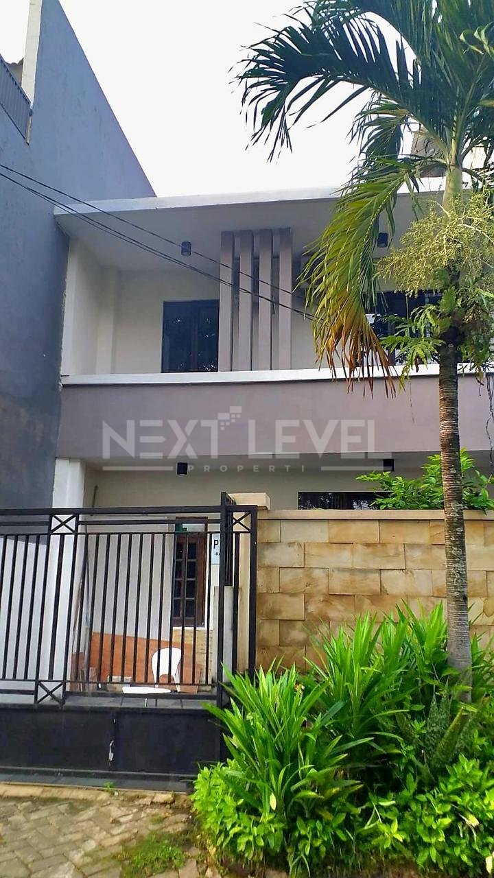 Dijual Rumah Minimalis 2 Lantai Siap Huni di Babatan Pratama Wiyung