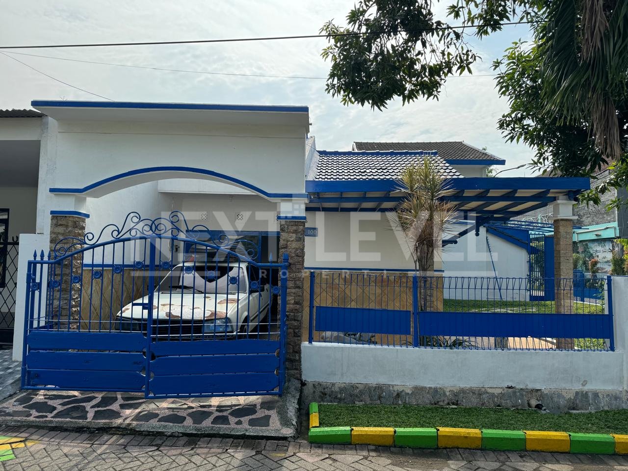Dijual Rumah wisma lidah kulon