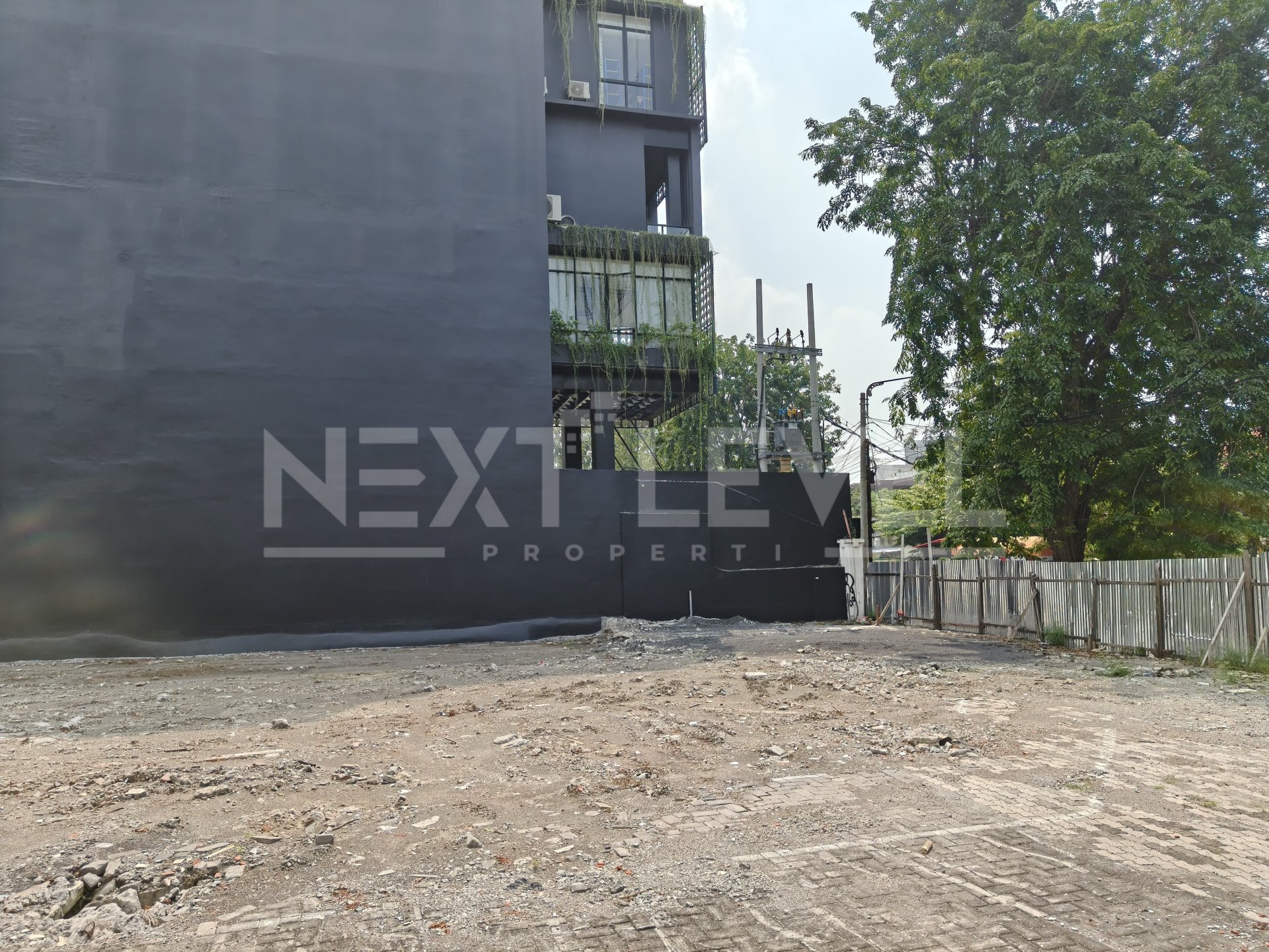 Dijual Tanah Berlokasi Strategis - Surabaya Pusat