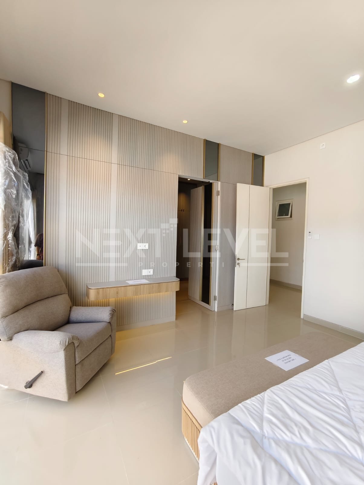 Dijual rumah modern di manyar garden surabaya timur full furnised 