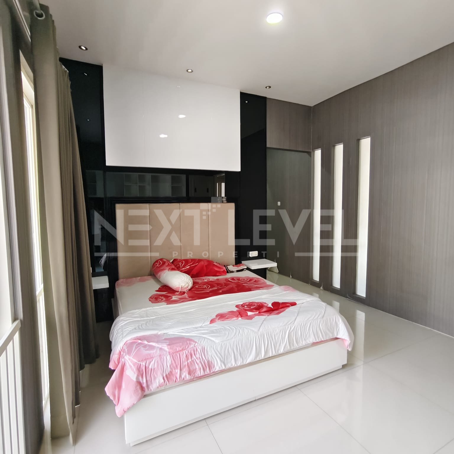 Dijual rumah full furnised di royal residence view danau, wiyung surabaya barat