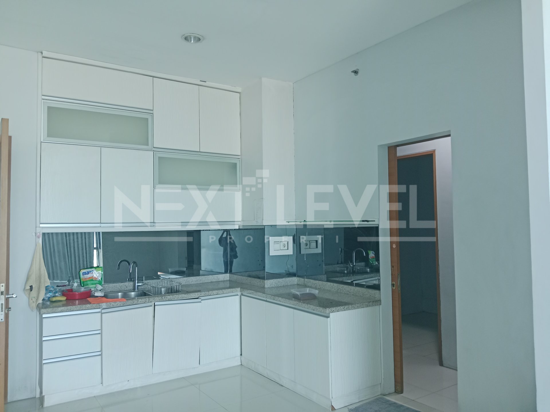 DISEWAKAN 2+1BR Condominium Semi Furnish Luas 121m2