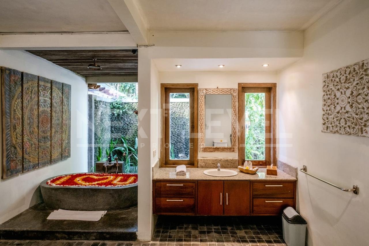 super buc turun harga drastis dari DARI HARGA IDR 22 MILIAR MENAJDI IDR 9,5 MILIAR SAJA