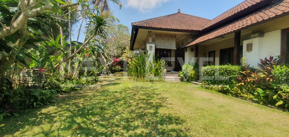 Dijual Villa Lantai 1 Dengan View Sawah di Jalan Cekomaria Denpasar Utara.
