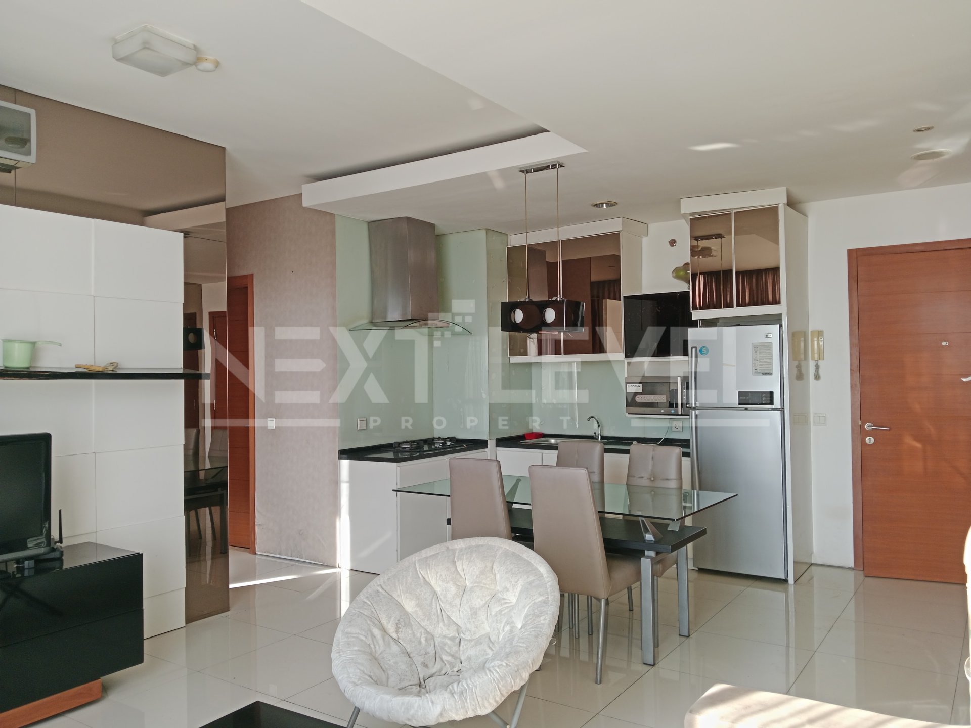 DIJUAL 2BR Condominium Pojok Full Furnish Luas 77m2