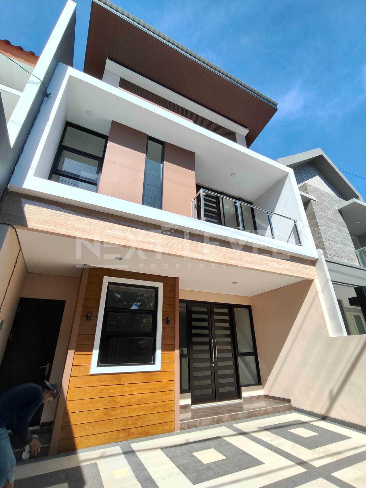 Rumah di Tompotika Surabaya 