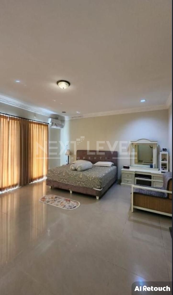 Dijual Rumah Mewah Classic Modern Pakuwon Indah Minimalis Strategis Siap Huni