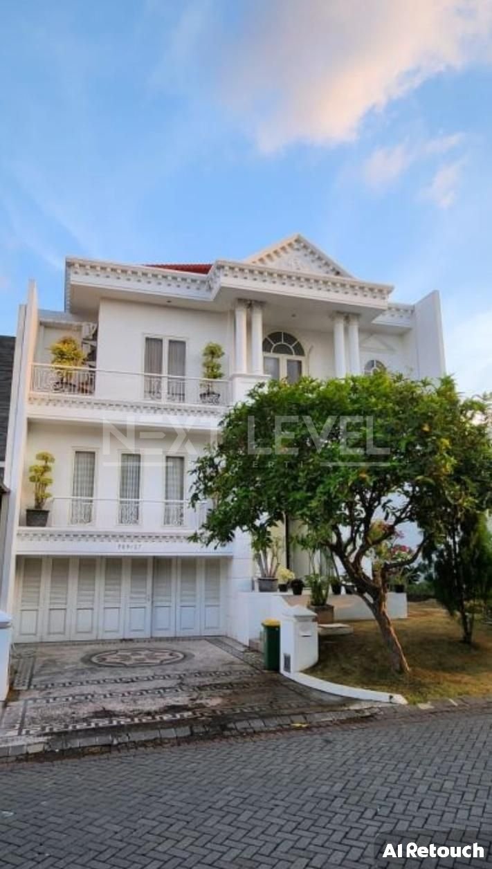 Dijual Rumah Mewah Classic Modern Pakuwon Indah Minimalis Strategis Siap Huni