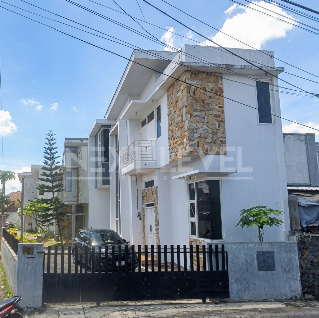 HOT LISTING: Rumah 2 Lantai Siap Huni di Horisson Residence, Blimbing – Malang Lokasi Strategis, Desain Efisien, & Legalitas Aman (Sertifikat On Hand)