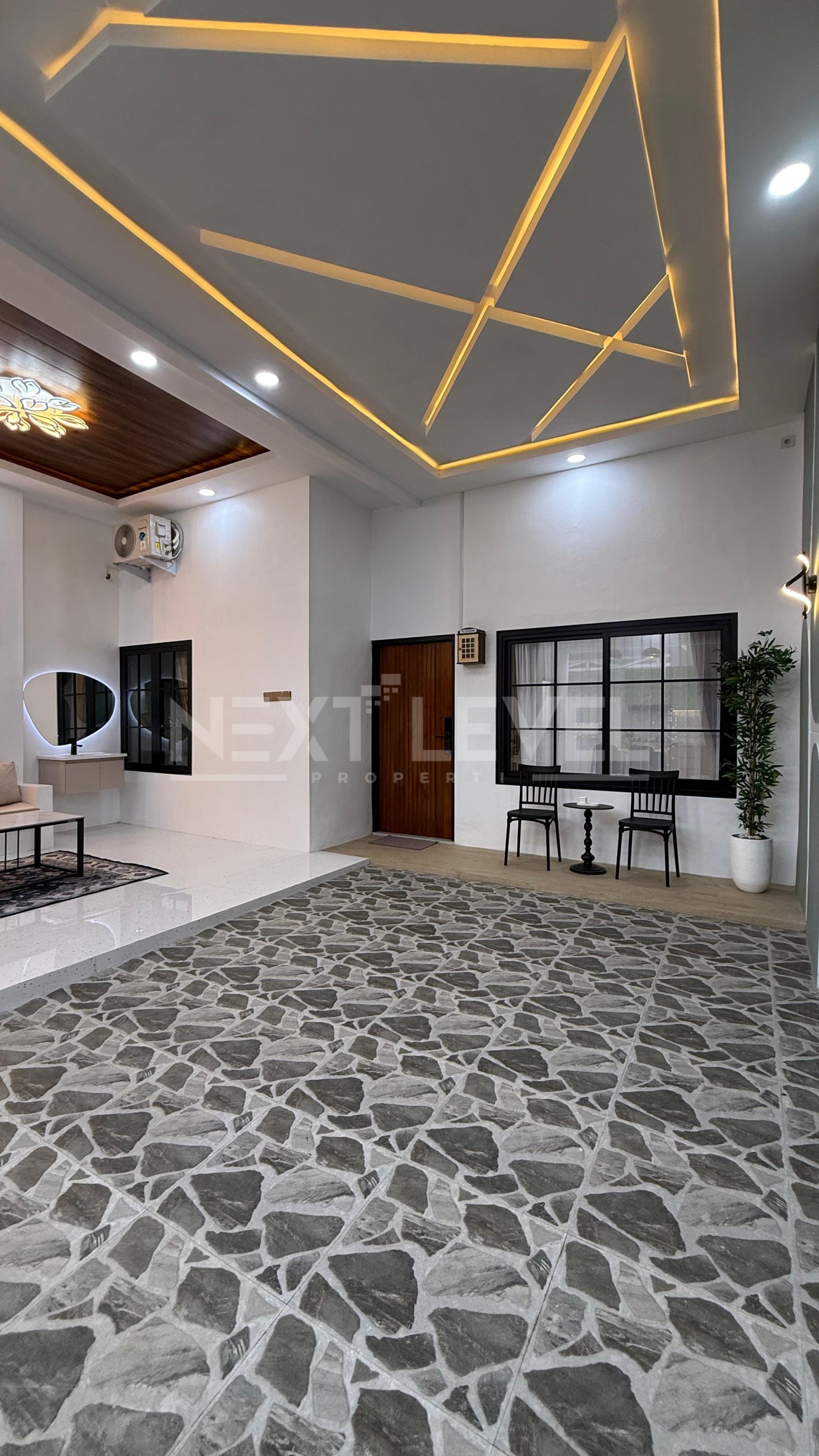 Rumah Cantik Full Furnished di Sukun Pondok Indah Malang. Dekat MOG, Kayutangan, RST Soepraoen, Kampus UNIKAMA, Alun Alun Malang.MLG00050