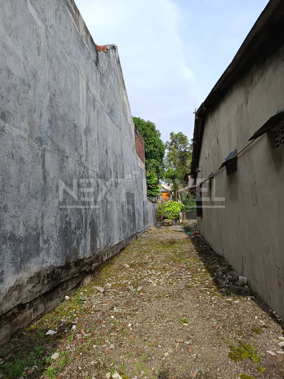 Jual tanah dan bangunan di jelidro 