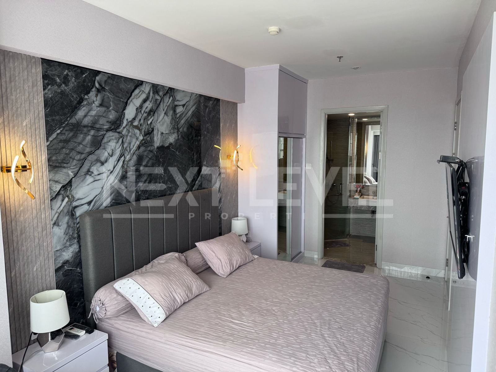 Sewa Apartemen LA VIZ MANSION 2 BEDROOM 22-07 LB  80 M²