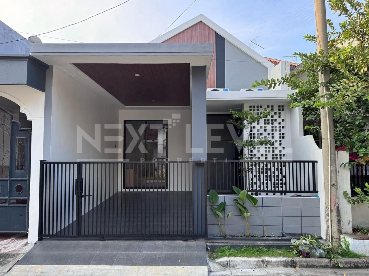Tinggal Bawa Koper!! Dijual Rumah Cantik Griya Asri, Pakuwon City
