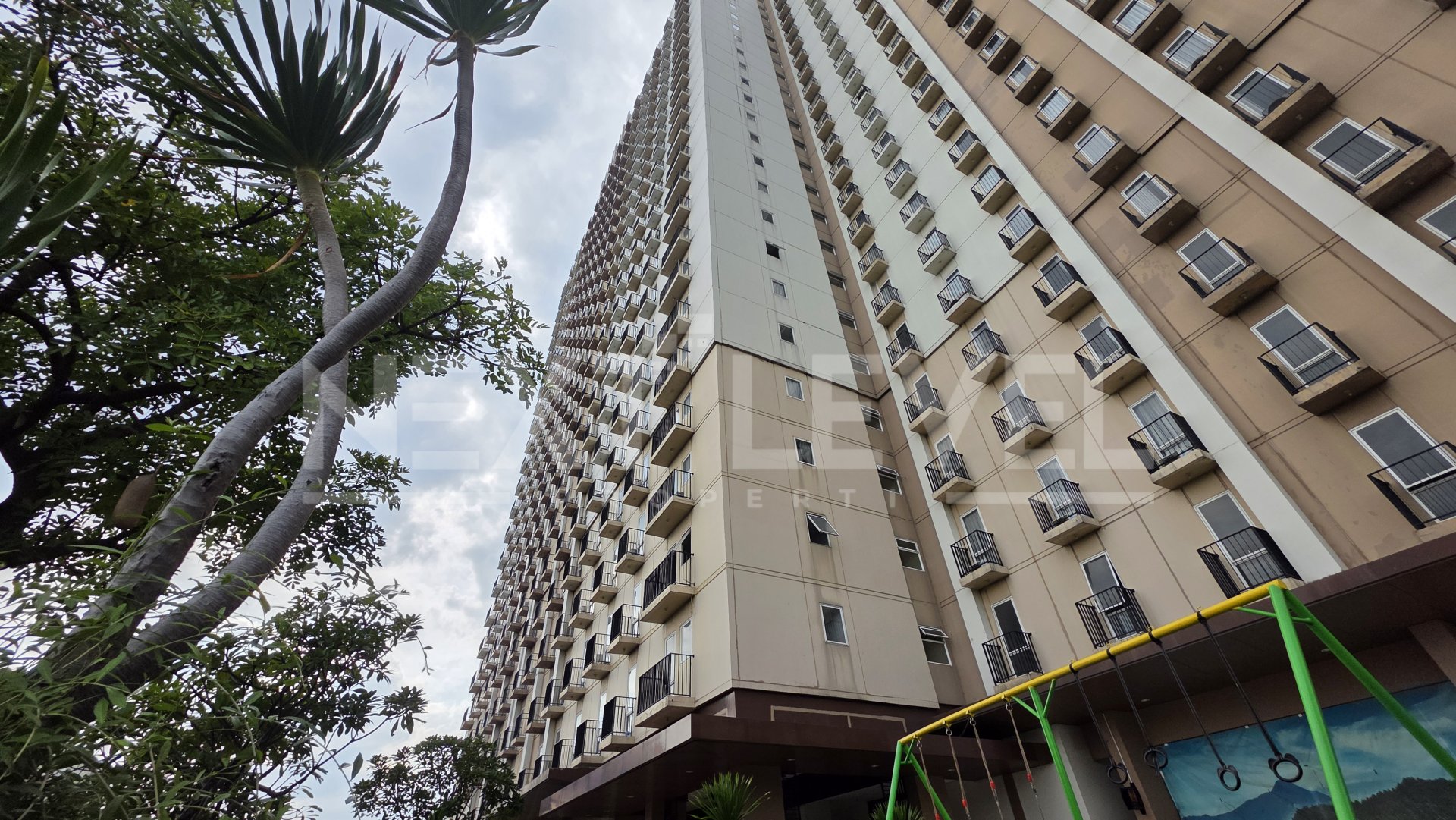 Jual rugi habis Apartemen Azalea Suites japanese style dekat pintu tol cikarang barat