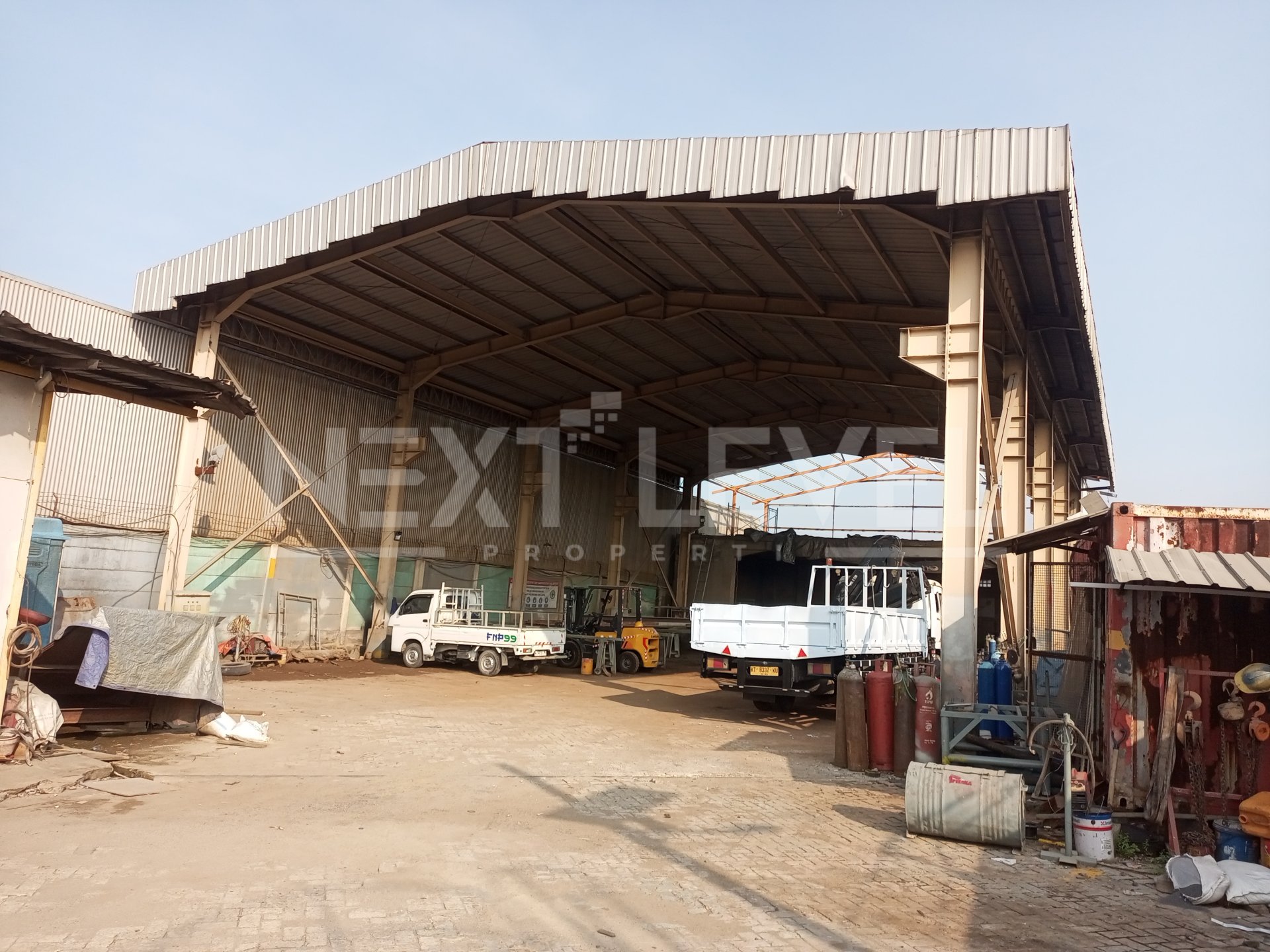 Dijual cepat workshop di jl.  Raya Manyar Gresik