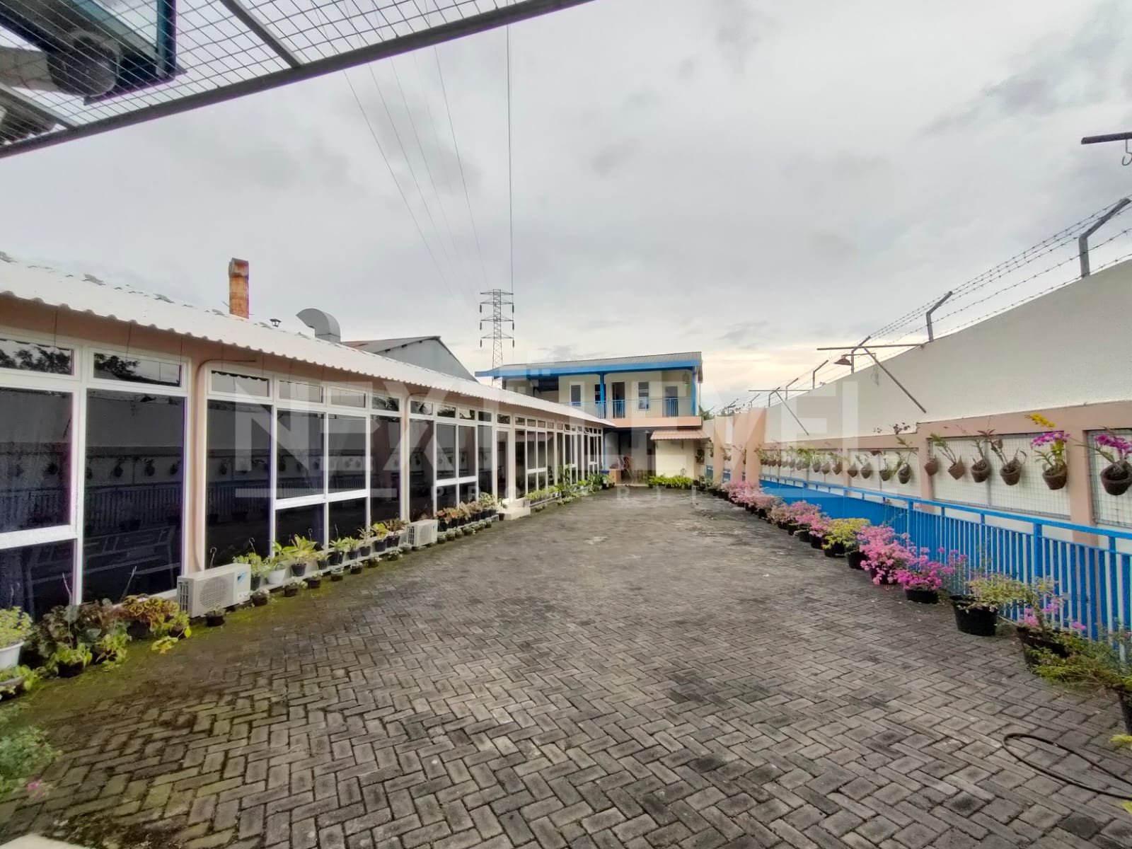 Rumah Strategis Cocok untuk Showroom, ruang usaha dan komersial. 0 KM Jalan Ahmad Yani Kota Malang