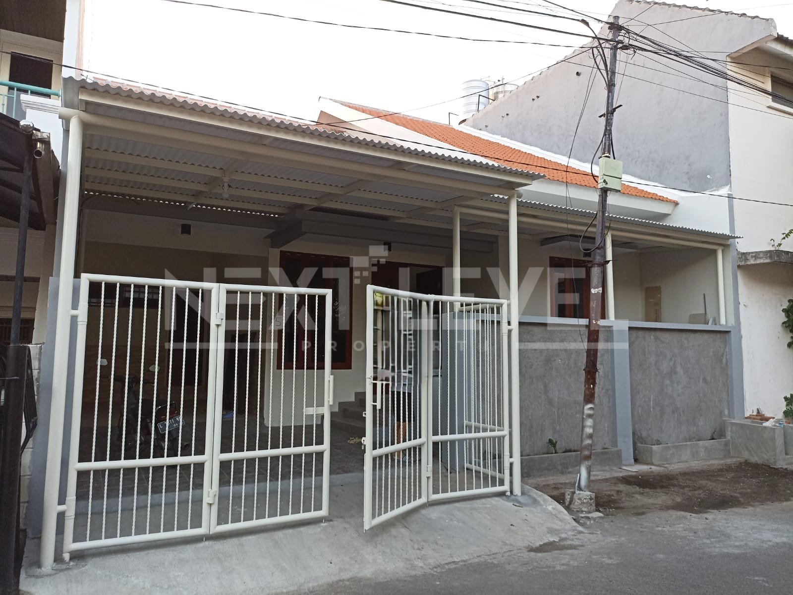 DISEWAKAN Rumah Siap Huni di Kawasan Elit & Strategis – Manyar Tirtoyoso Selatan, Surabaya Timur